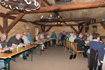 die Versammlung war gut besucht